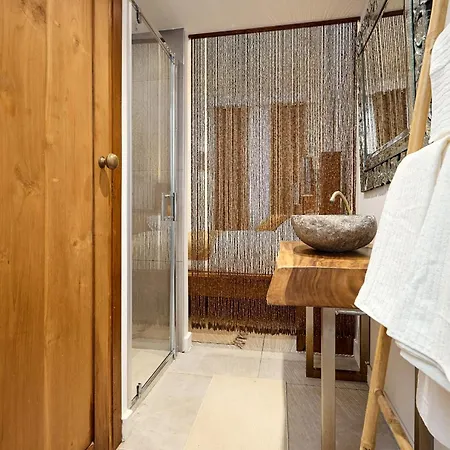 Alma Apartment